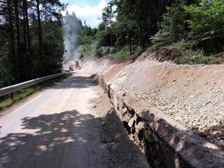 Izkop brežine za kanalizacijski vod od Begunj proti Cerknici 01 Foto Boštjan Otoničar